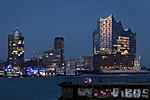 Hanseatic Trade Center, Bürohaus Am Sandtorkai 77 und Elbphilharmonie